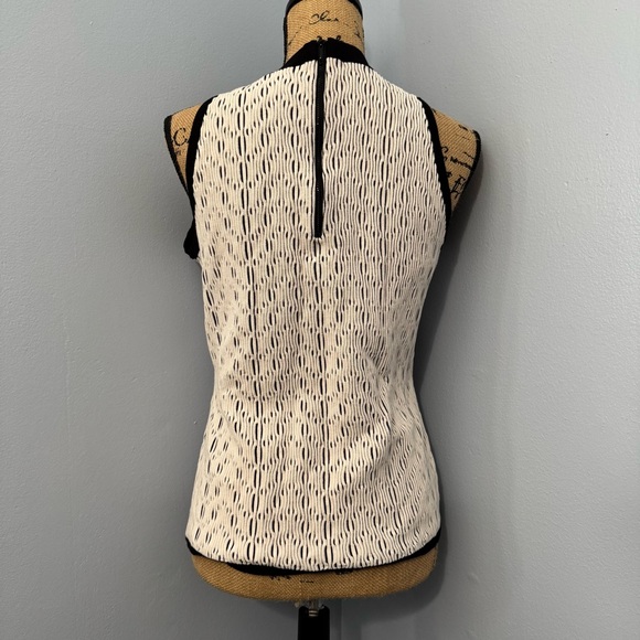 WHBM Patterned Textured Tank Top - Picture 6 of 14